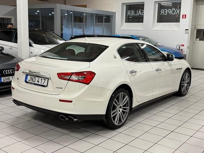 Begagnad Maserati Ghibli 411 HK (302 kW) 2014 Vit Sedan