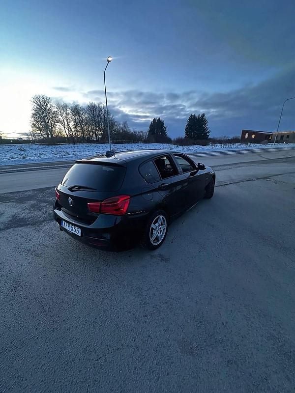 Begagnad BMW 116 116 HK (85 kW) 2016 Svart Halvkombi
