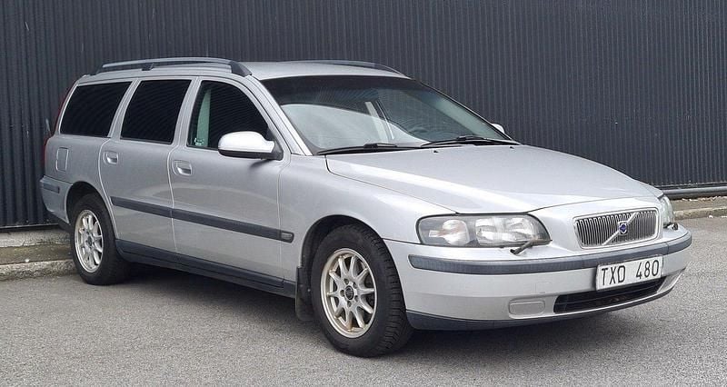 Ljusgrå (grå) Begagnad 2003 Volvo V70 Kombi | 17 899 kr (Marknadspris) - Bild 1/4