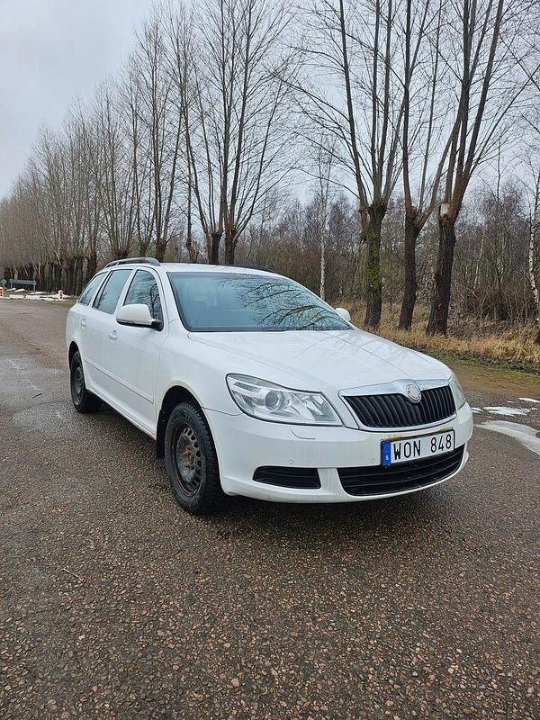 Begagnad Skoda Octavia 105 HK (77 kW) 2010 Kombi