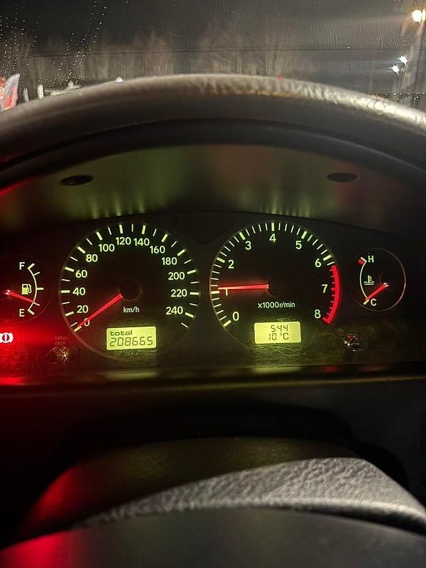 Begagnad Toyota Avensis 128 HK (94 kW) 2000 Sedan