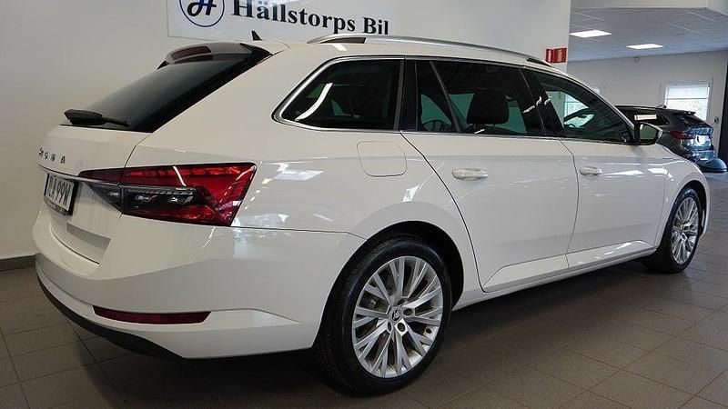 Begagnad Skoda Superb Business Line 200 HK (147 kW) 2021 Vit Kombi