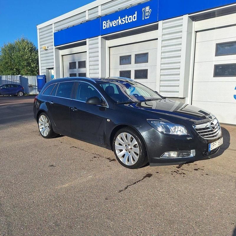 Svart Begagnad 2012 Opel Insignia Cosmo Kombi | 59 900 kr (Superpris) - Bild 1/4