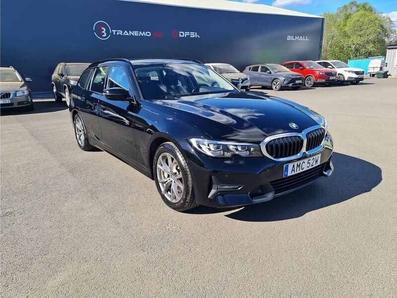 Svart Begagnad 2021 BMW 330 Kombi | 274 900 kr (Superpris) - Bild 1/4