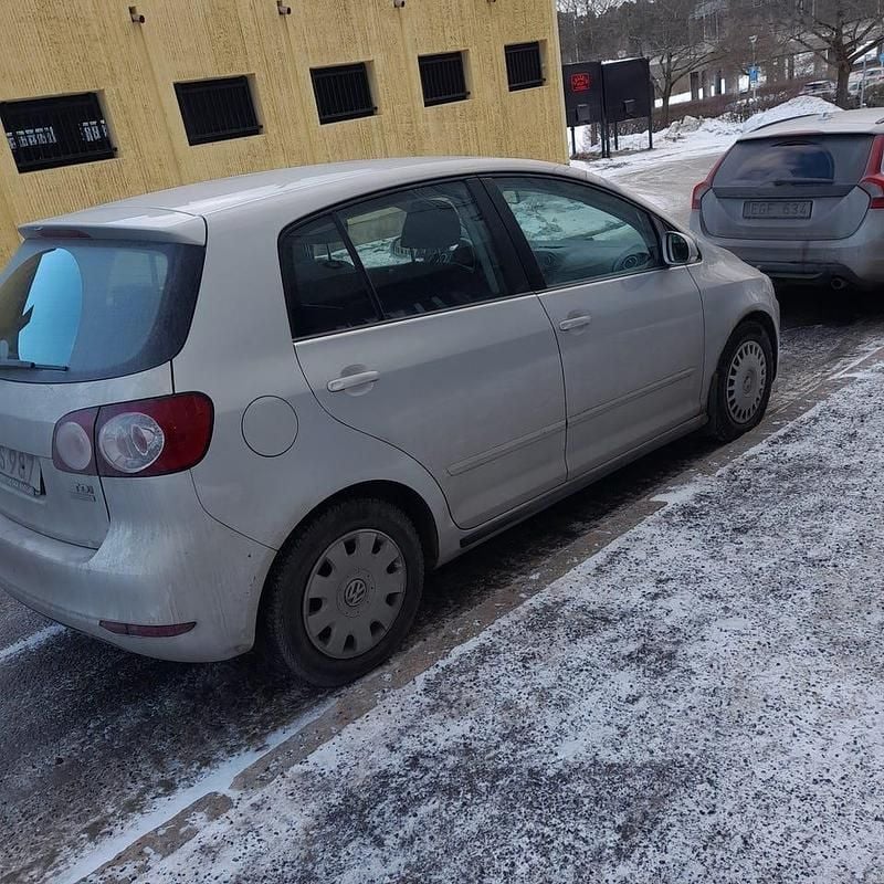 Begagnad VW Golf Plus Cross 105 HK (77 kW) 2011 Minibuss