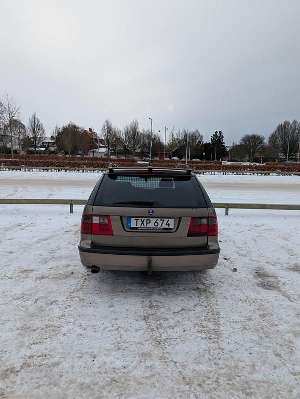 Begagnad Saab 9-5 Aero 250 HK (183 kW) 2003 Guldbrun Kombi