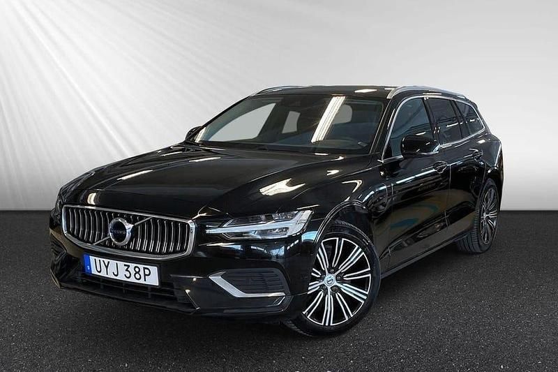 Svart Begagnad 2022 Volvo V60 Kombi | 289 900 kr (Superpris) - Bild 1/4