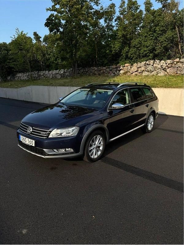 Blå Begagnad 2012 VW Passat Alltrack Kombi | 139 000 kr (Marknadspris) - Bild 1/4