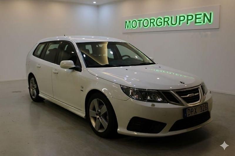 Vit Begagnad 2013 Saab 9-3 Griffin Kombi | 99 900 kr (Lite dyr) - Bild 1/4