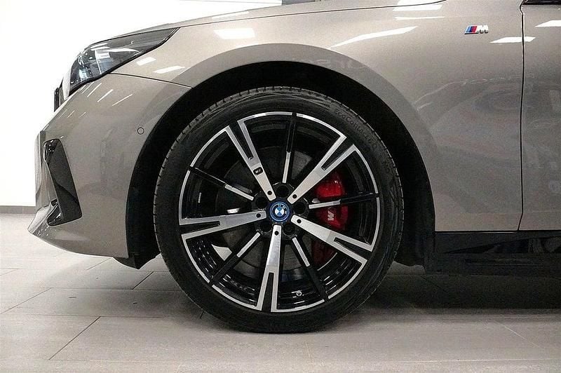 Begagnad BMW i5 Comfort Edition 442 kW (601 HK) 2024 Grå Sedan