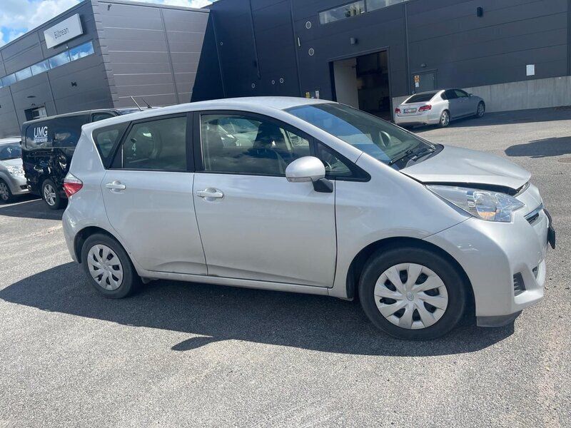 Begagnad 2012 Toyota Verso-S Minibuss | 44 900 kr - Bild 1/4