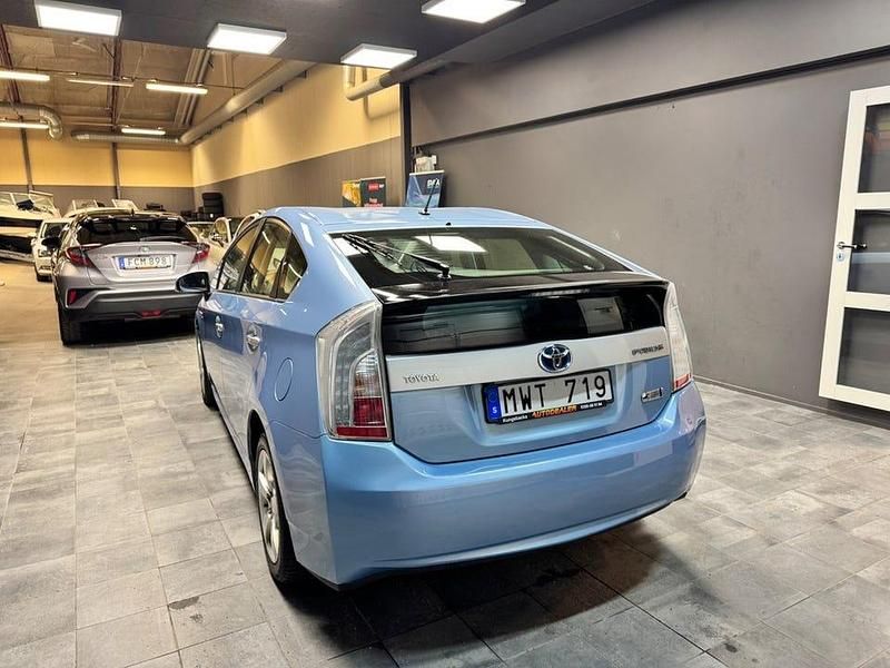 Begagnad Toyota Prius Plug-in Hybrid 136 HK (100 kW) 2012 Blå Halvkombi