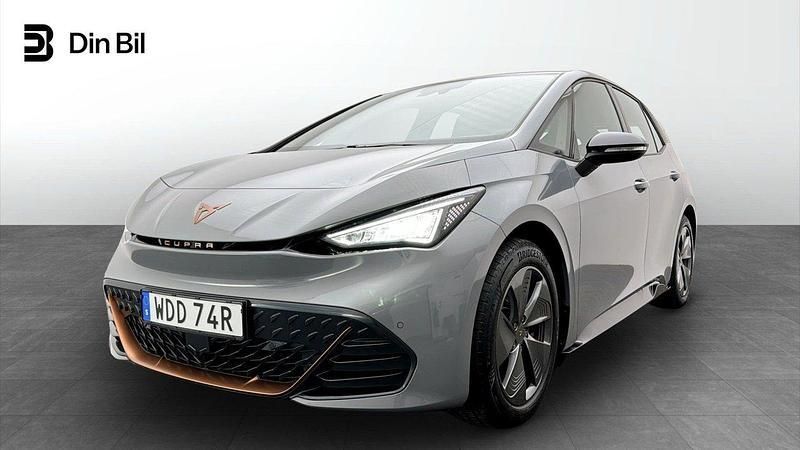 Ljusgrå (vapor grey) Begagnad 2023 Cupra Born Halvkombi | 269 900 kr (Bra pris) - Bild 1/4