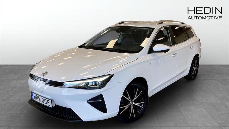 Vit (white) Begagnad 2022 MG MG5 EV Luxury Kombi | 224 900 kr - Bild 1/4