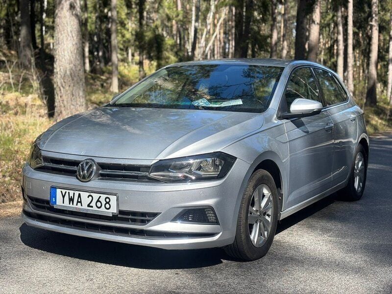 Silver Begagnad 2018 VW Polo Halvkombi | 109 900 kr (Marknadspris) - Bild 1/4