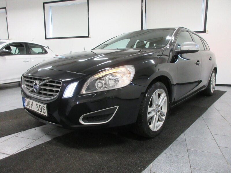 Svart Begagnad 2011 Volvo V60 Kinetic Kombi | 69 500 kr (Marknadspris) - Bild 1/4