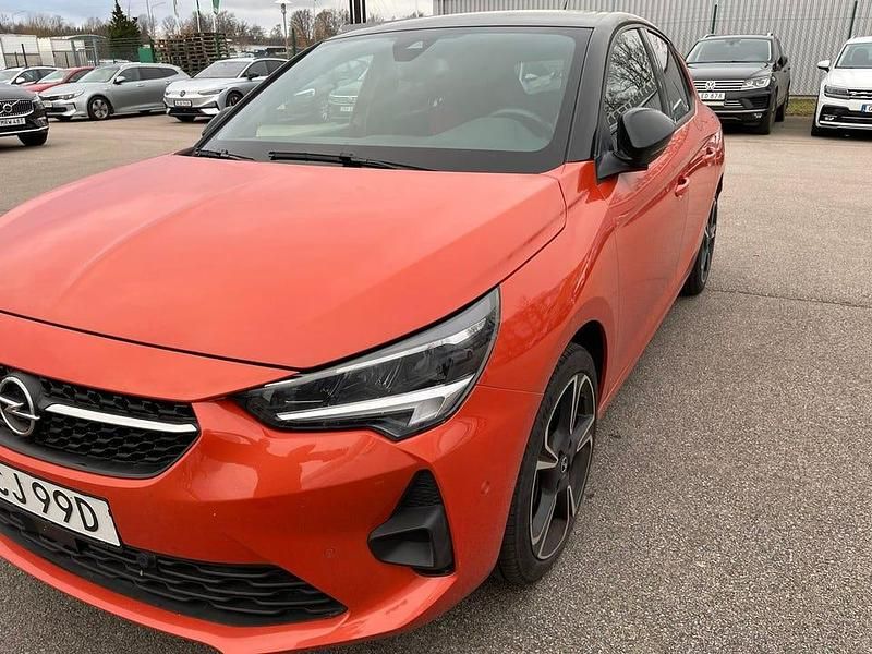 Flerfärgad (orange metallic) Begagnad 2022 Opel Corsa Halvkombi | 195 000 kr (Marknadspris) - Bild 1/2