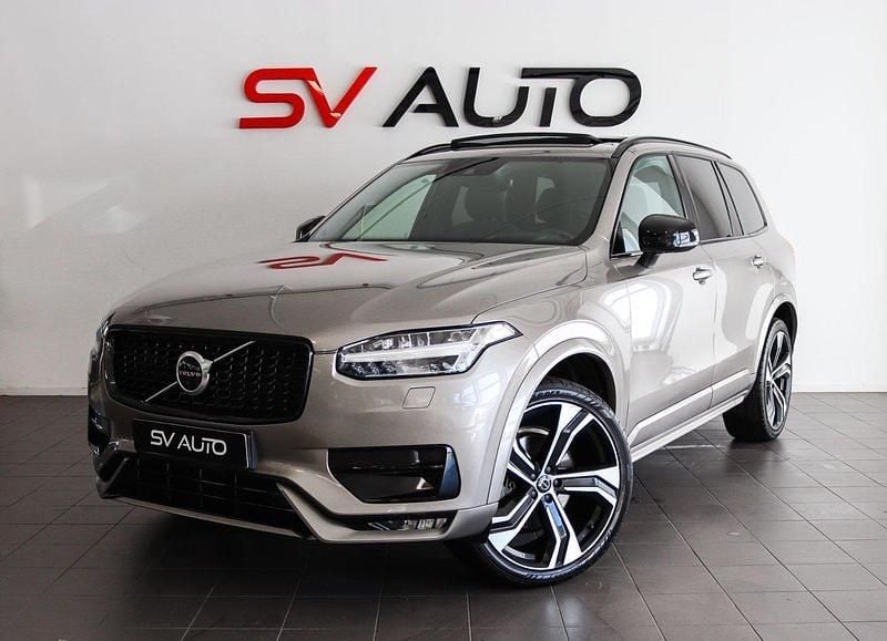 Grå Begagnad 2020 Volvo XC90 R-Design SUV | 519 900 kr (Marknadspris) - Bild 1/4