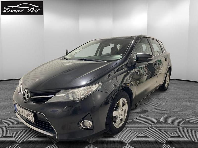 Svart Begagnad 2013 Toyota Auris Active Halvkombi | 34 900 kr (Lite dyr) - Bild 1/4