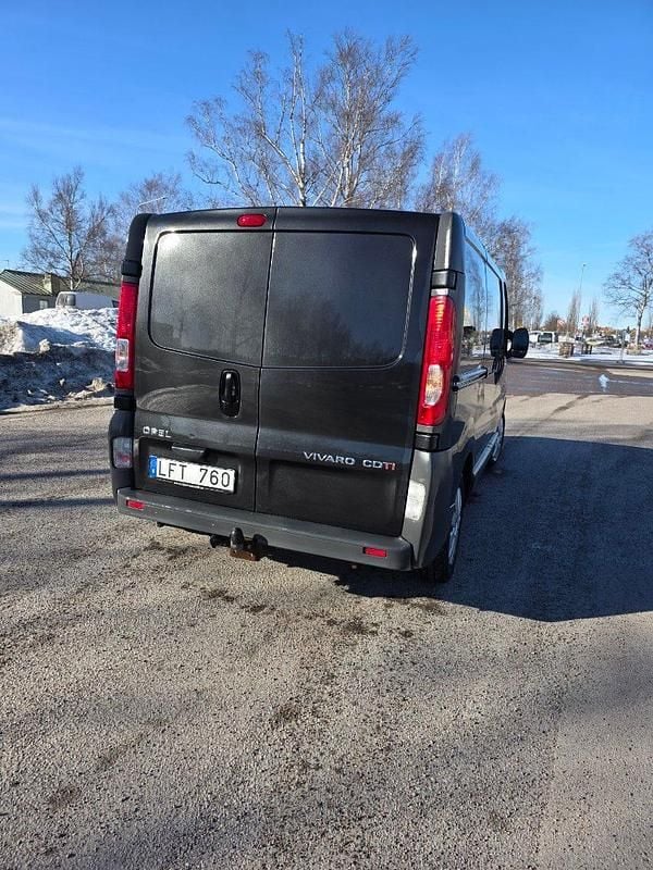 Begagnad Opel Vivaro 114 HK (83 kW) 2011 Minibuss