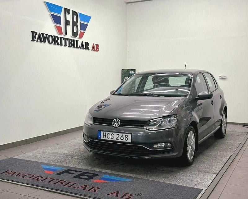 Mörkgrå Begagnad 2015 VW Polo Halvkombi | 79 900 kr (Marknadspris) - Bild 1/4