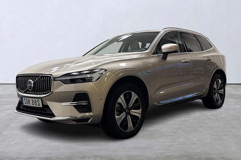 Ljusgrå (grå) Begagnad 2024 Volvo XC60 Plus SUV | 569 900 kr (Lite dyr) - Bild 1/4