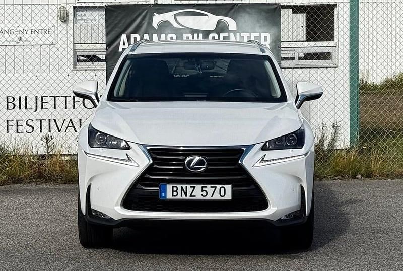Begagnad Lexus NX300h Business Edition 197 HK (144 kW) 2015 Vit SUV