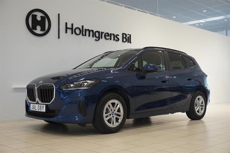 Blå Begagnad 2023 BMW 225 Comfort Edition Kombi | 379 900 kr (Lite dyr) - Bild 1/4