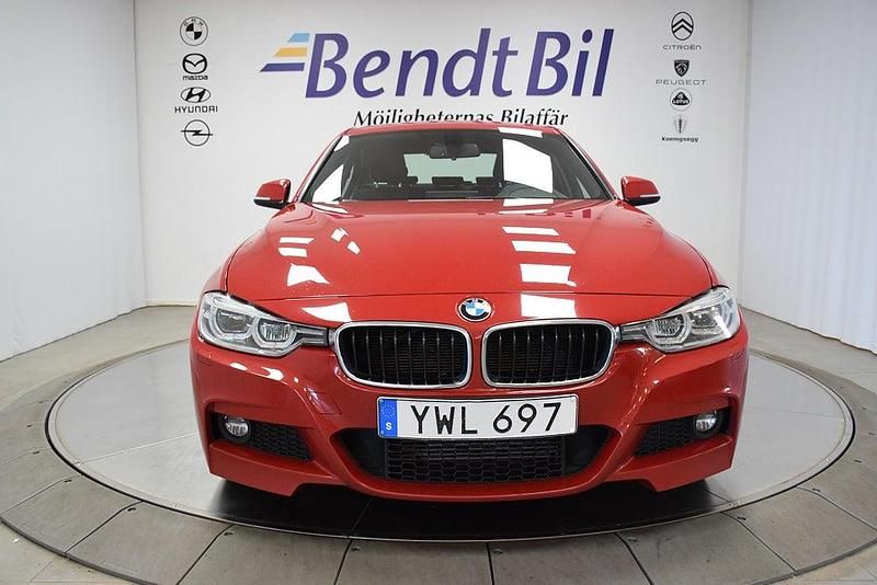 Begagnad BMW 318 M Sport 150 HK (110 kW) 2017 Röd Sedan