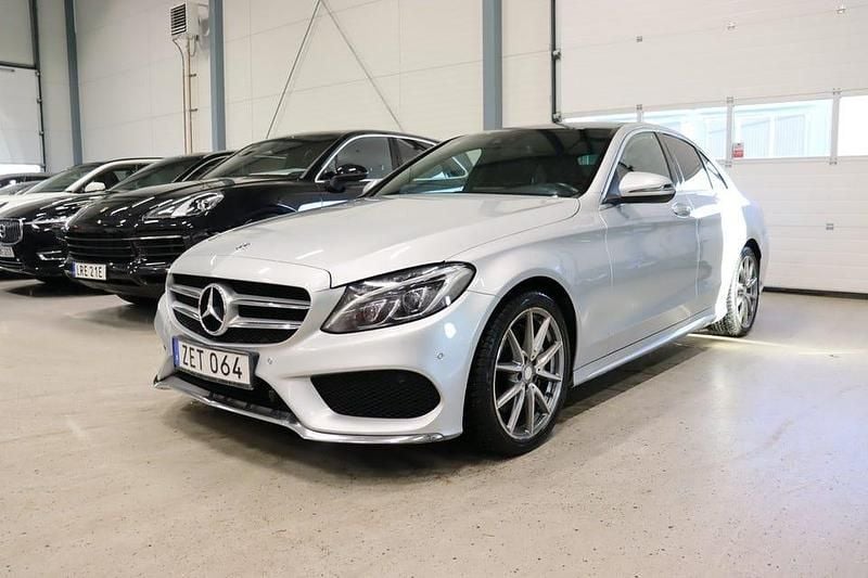 Silver Begagnad 2018 Mercedes C220 AMG line Sedan | 214 800 kr (Bra pris) - Bild 1/4