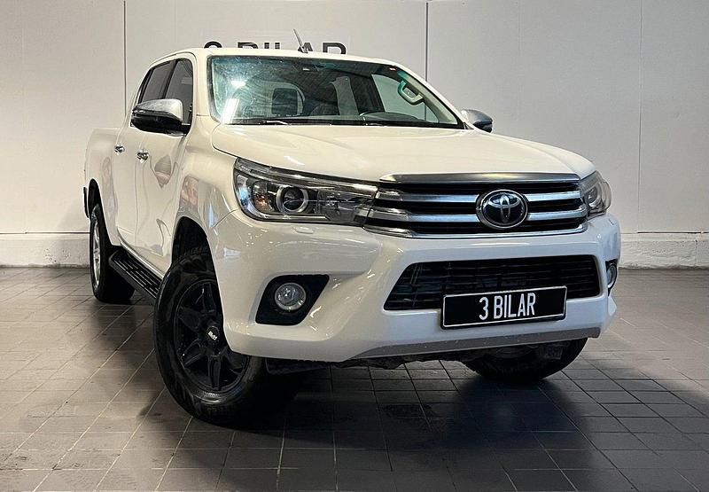 Vit Begagnad 2018 Toyota HiLux Premium Pickup | 369 900 kr (Superpris) - Bild 1/4