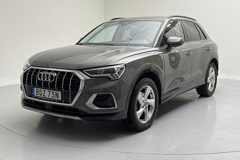 Grå Begagnad 2020 Audi Q3 Advanced SUV | 255 000 kr - Bild 1/4