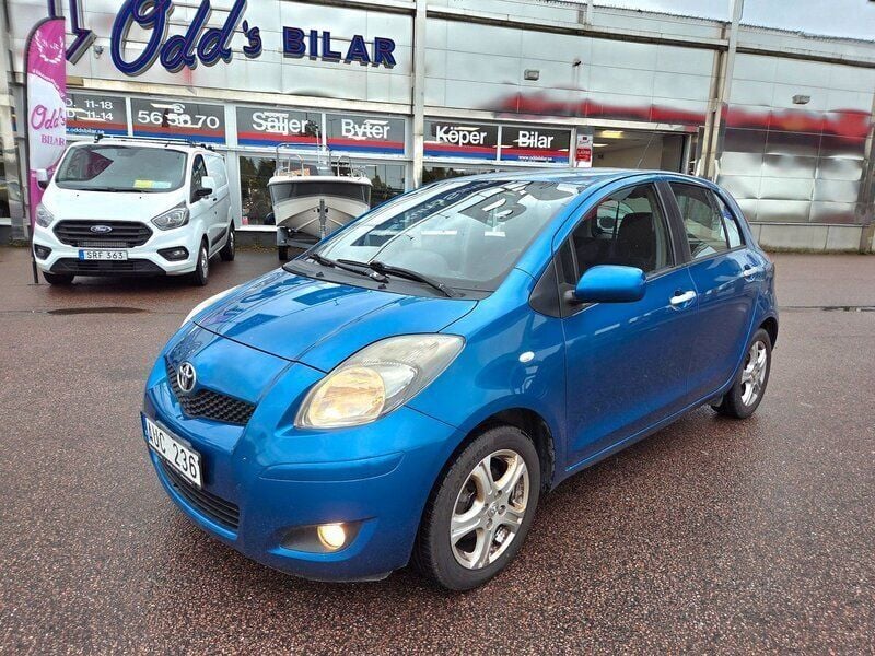 Blå Begagnad 2010 Toyota Yaris Halvkombi | 29 500 kr (Bra pris) - Bild 1/4