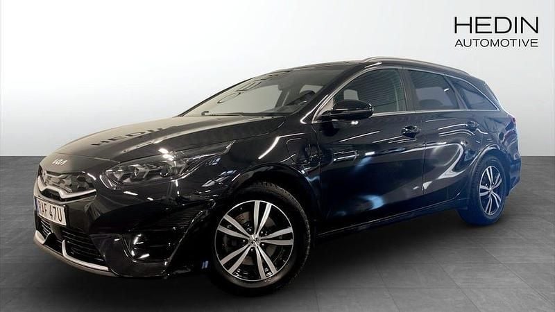 Begagnad Kia Ceed Advance 105 HK (77 kW) 2023 Svart Halvkombi