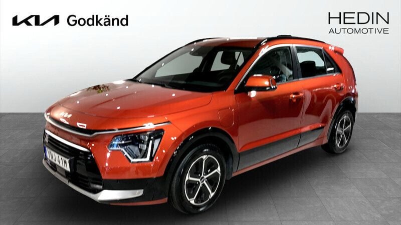 Orange Begagnad 2023 Kia Niro SUV | 329 900 kr (Marknadspris) - Bild 1/4