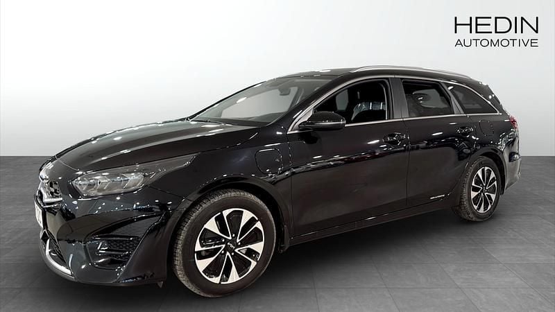 Svart Begagnad 2023 Kia Ceed Sportswagon Kombi | 264 900 kr (Marknadspris) - Bild 1/4