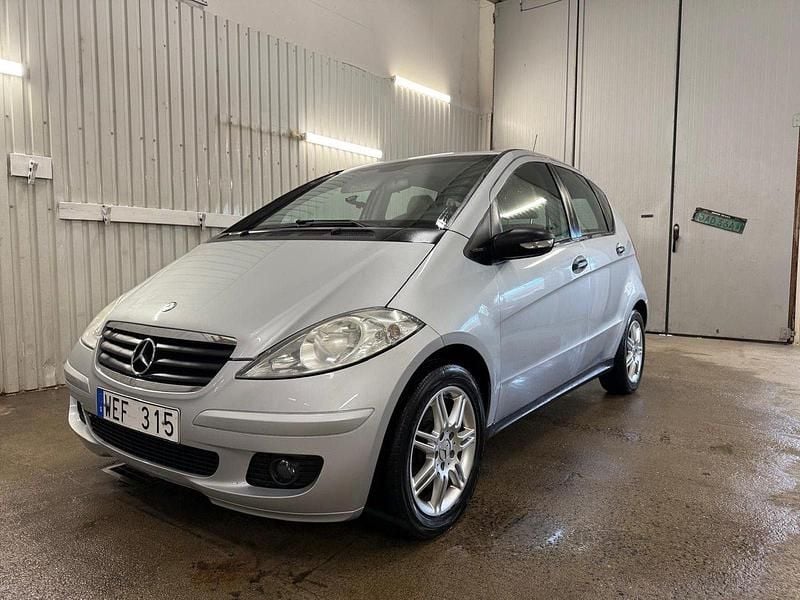 Silver Begagnad 2005 Mercedes A150 Classic Halvkombi | 39 900 kr (Lite dyr) - Bild 1/4