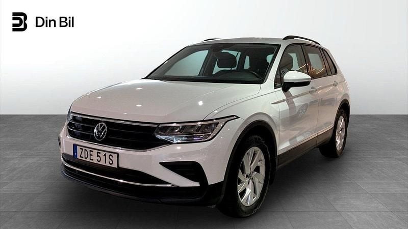 Vit Begagnad 2022 VW Tiguan Life SUV | 269 900 kr (Marknadspris) - Bild 1/4