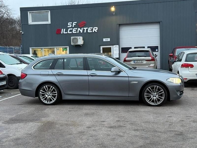 Grå Begagnad 2013 BMW 520 Kombi | 109 900 kr (Bra pris) - Bild 1/4