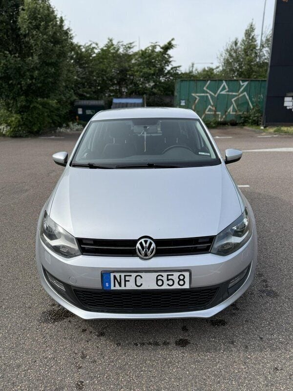 Silver Begagnad 2013 VW Polo Halvkombi | 56 000 kr (Bra pris) - Bild 1/4