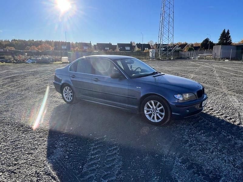 Begagnad 2004 BMW 320 Sedan | 49 000 kr (Marknadspris) - Bild 1/4