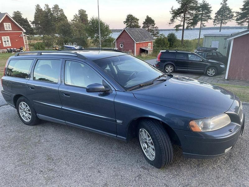 Blå Begagnad 2005 Volvo V70 Kinetic Kombi | 7 500 kr (Superpris) - Bild 1/1