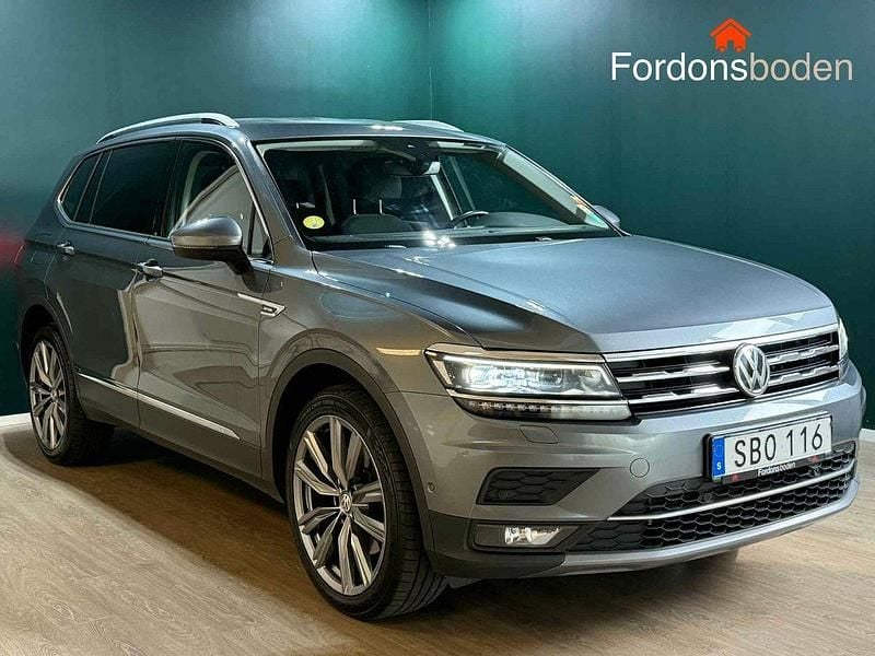 Mörkgrå Begagnad 2018 VW Tiguan Allspace SUV | 264 500 kr (Marknadspris) - Bild 1/4