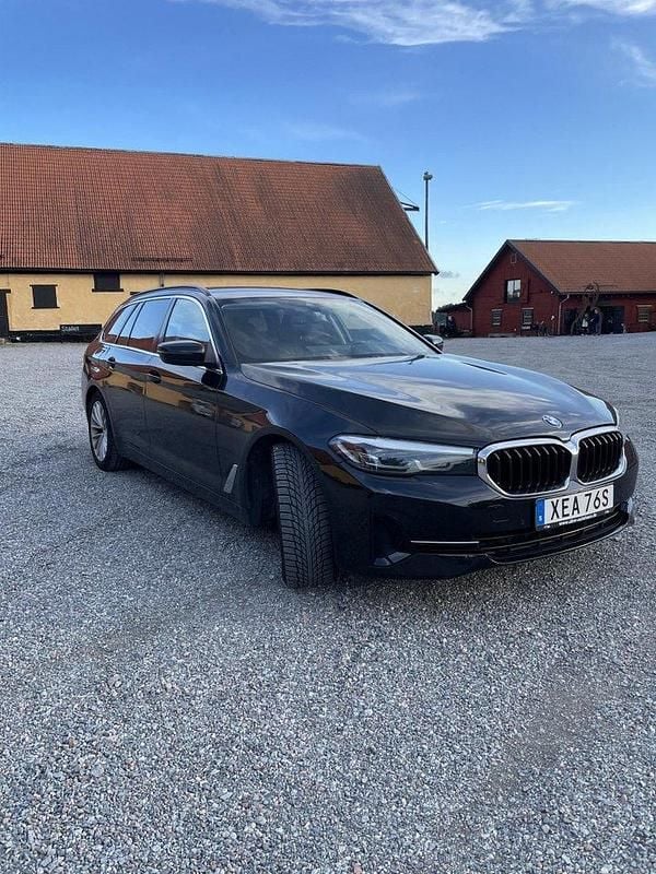 Svart Begagnad 2022 BMW 530 Kombi | 280 000 kr - Bild 1/4