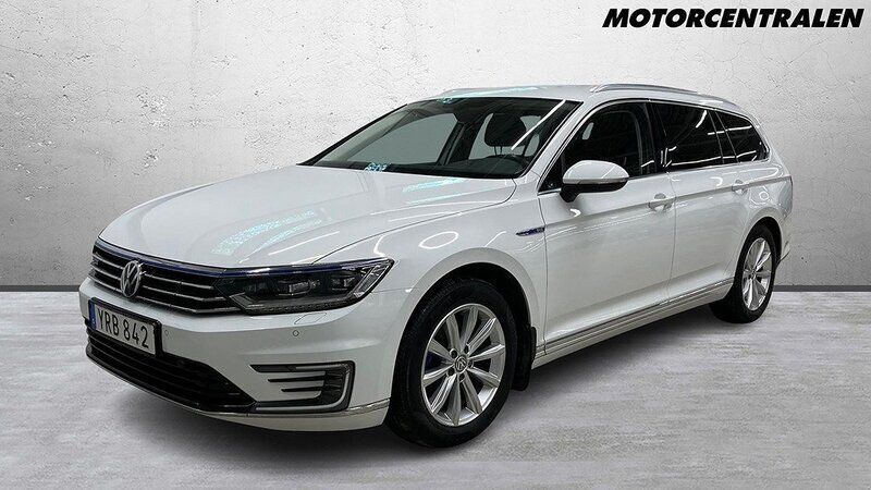 Vit Begagnad 2018 VW Passat GTE Kombi | 259 000 kr (Lite dyr) - Bild 1/4