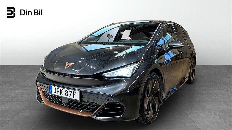 Mörkgrå (grå) Begagnad 2022 Cupra Born e-Boost Halvkombi | 299 900 kr (Marknadspris) - Bild 1/4