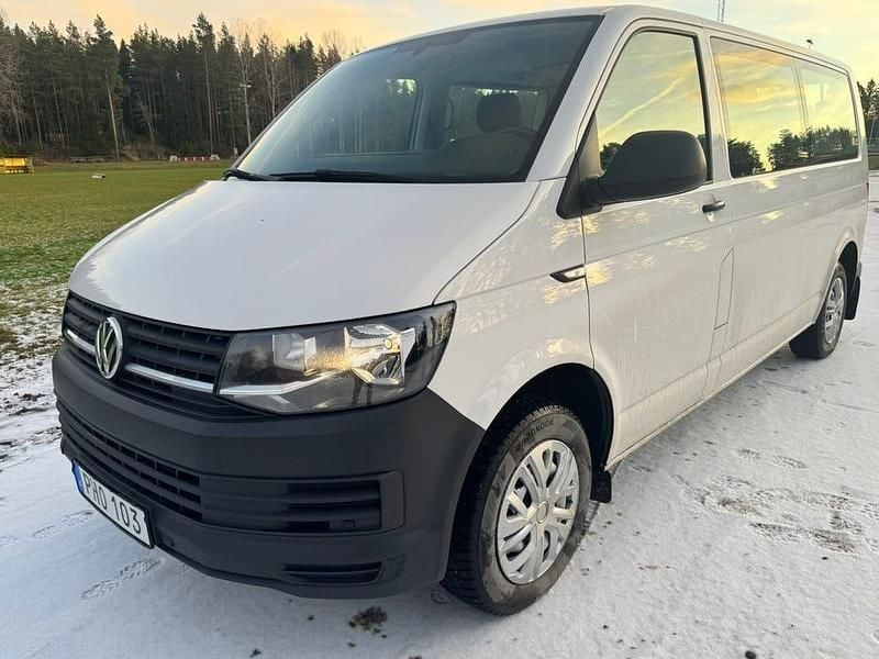 Begagnad 2017 VW Caravelle Minibuss | 198 000 kr (Superpris) - Bild 1/4