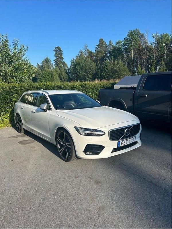 Vit Begagnad 2017 Volvo V90 R-Design Kombi | 295 000 kr (Lite dyr) - Bild 1/4