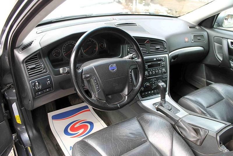 Begagnad Volvo V70 Summum 209 HK (153 kW) 2005 Grå Kombi