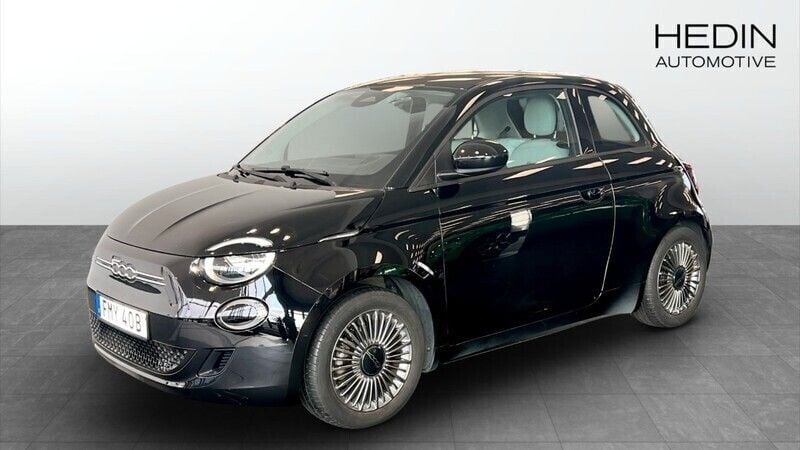 Svart (black) Begagnad 2022 Fiat 500e Icon Halvkombi | 199 900 kr (Marknadspris) - Bild 1/4